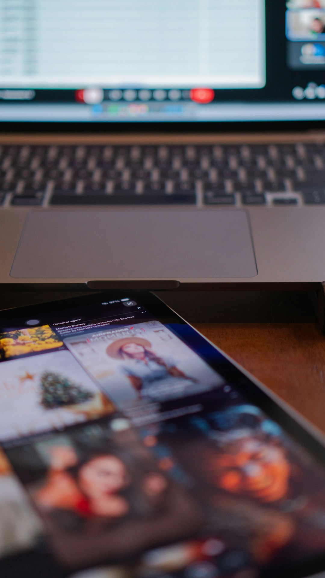 services-06 laptop-and-tablet-displaying-various-images-on-screen-content-xidgqzkk7so